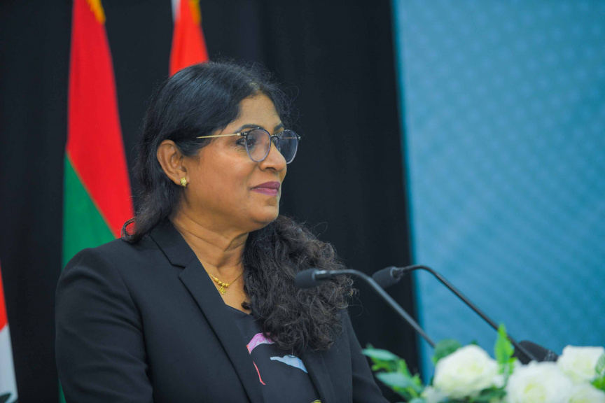 އޭވިއޭޝަން ސެކިއުރިޓީ ކޮމާންޑްގެ މުވައްޒަފުންނަށް މަގާމުގެ ކުރިއެރުން ދިނުމަށް ބޭއްވި ރަސްމިއްޔާތުގައި މިނިސްޓަރު މާރިޔާ ވާހަކަފުޅު ދައްކަވަނީ --- ސަން ފޮޓޯ/ އިބްރާހީމް ޝަމްވީލް